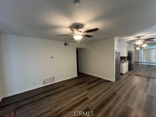 Foto del edificio - 45313 Sunset Ln