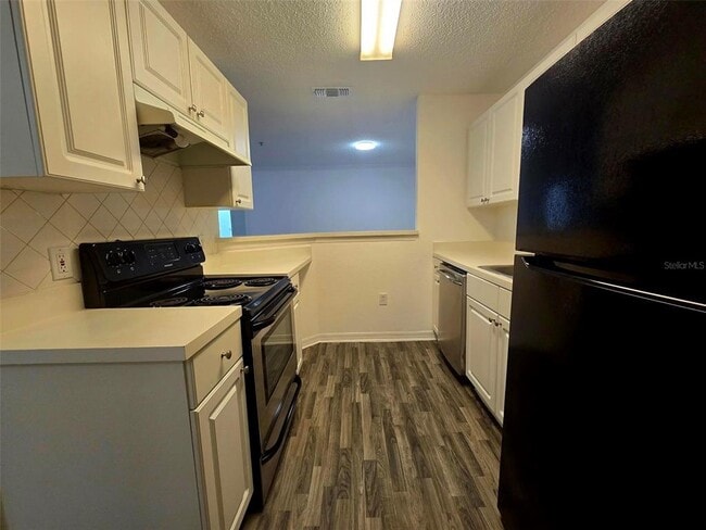 Foto del edificio - 18001 Richmond Pl Dr