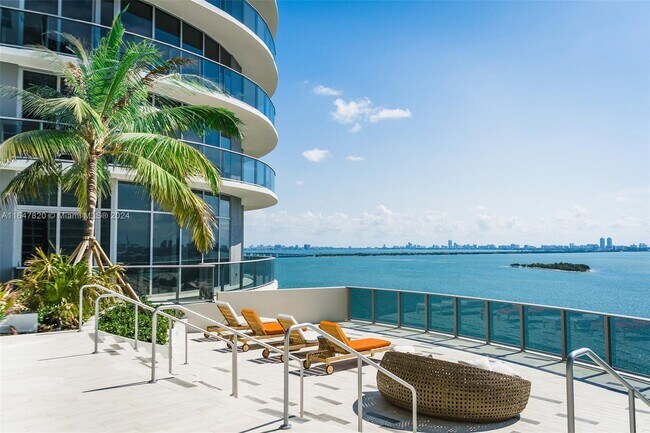 Foto del edificio - 488 NE 18th St
