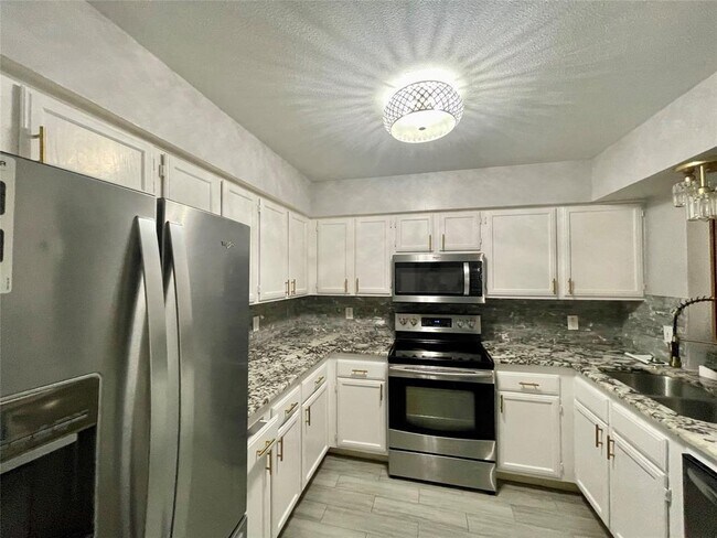 Foto del edificio - 2203 Place Rebecca Ln