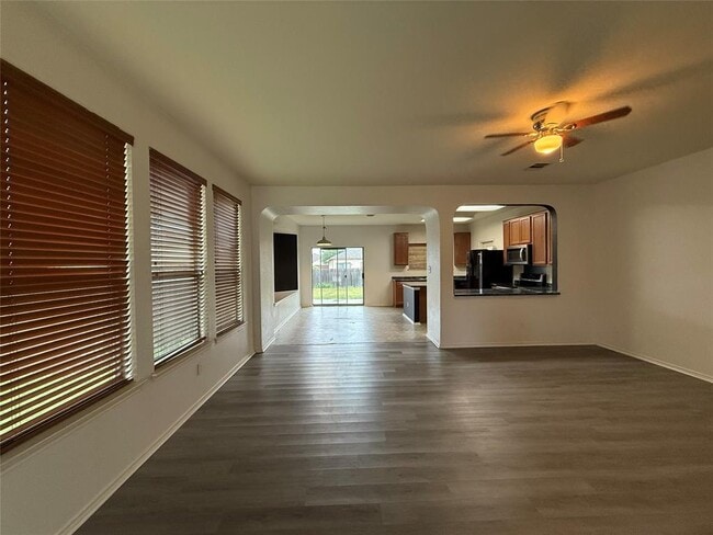 Building Photo - 1722 E Mesa Park Dr