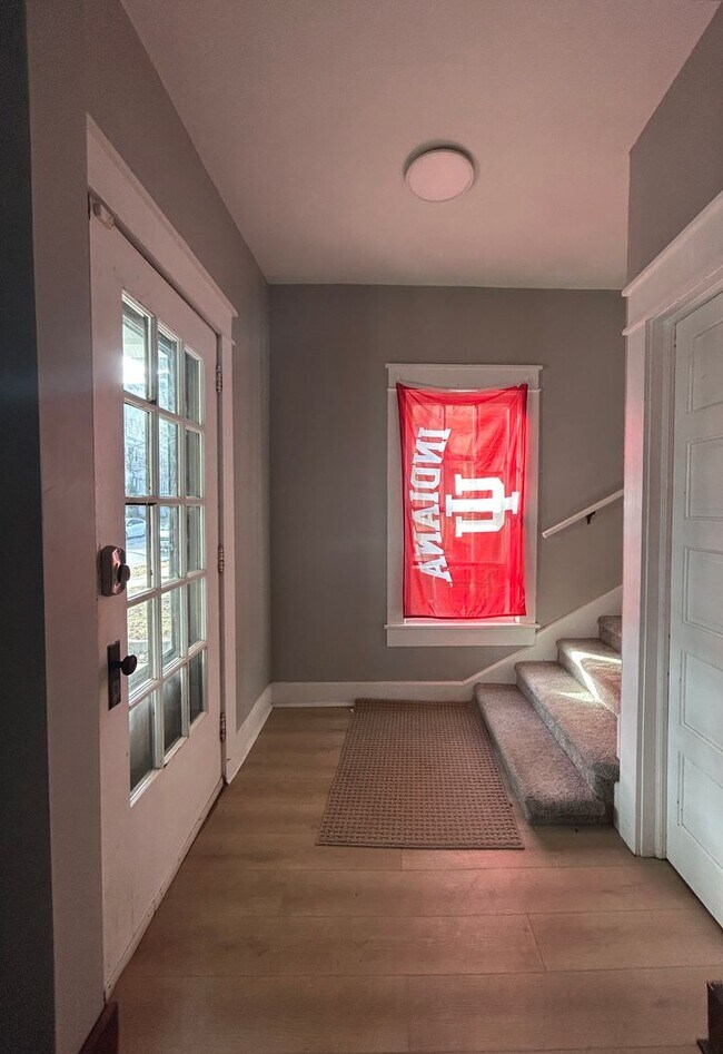 Building Photo - *Available August 2027!* 5 bedroom house downtown!!  Recently Renovated!