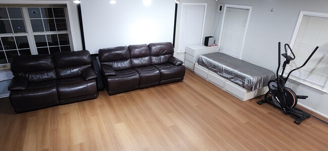 Living - 1103 Roseberry Ct
