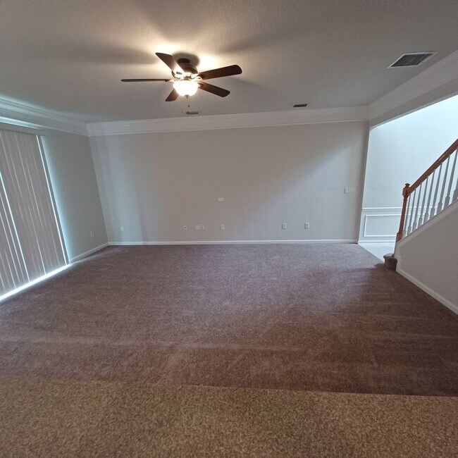 Building Photo - Beautiful 3 BR 2.5 BA Townhouse in Bartram
