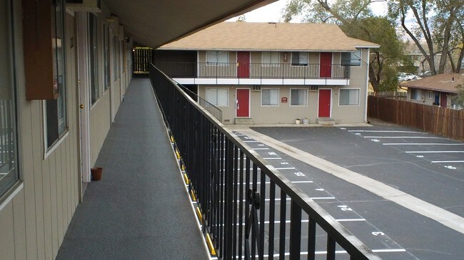 Building Photo - Hilten Apartments