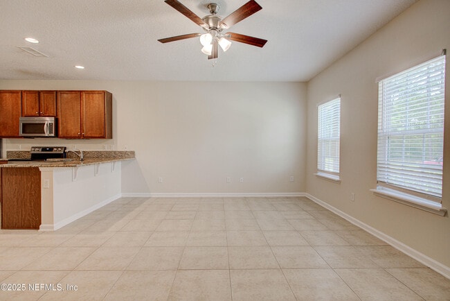 Building Photo - 417 Oasis Ln