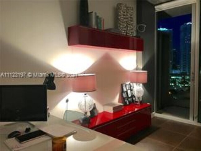 Foto del edificio - 690 SW 1st Ct