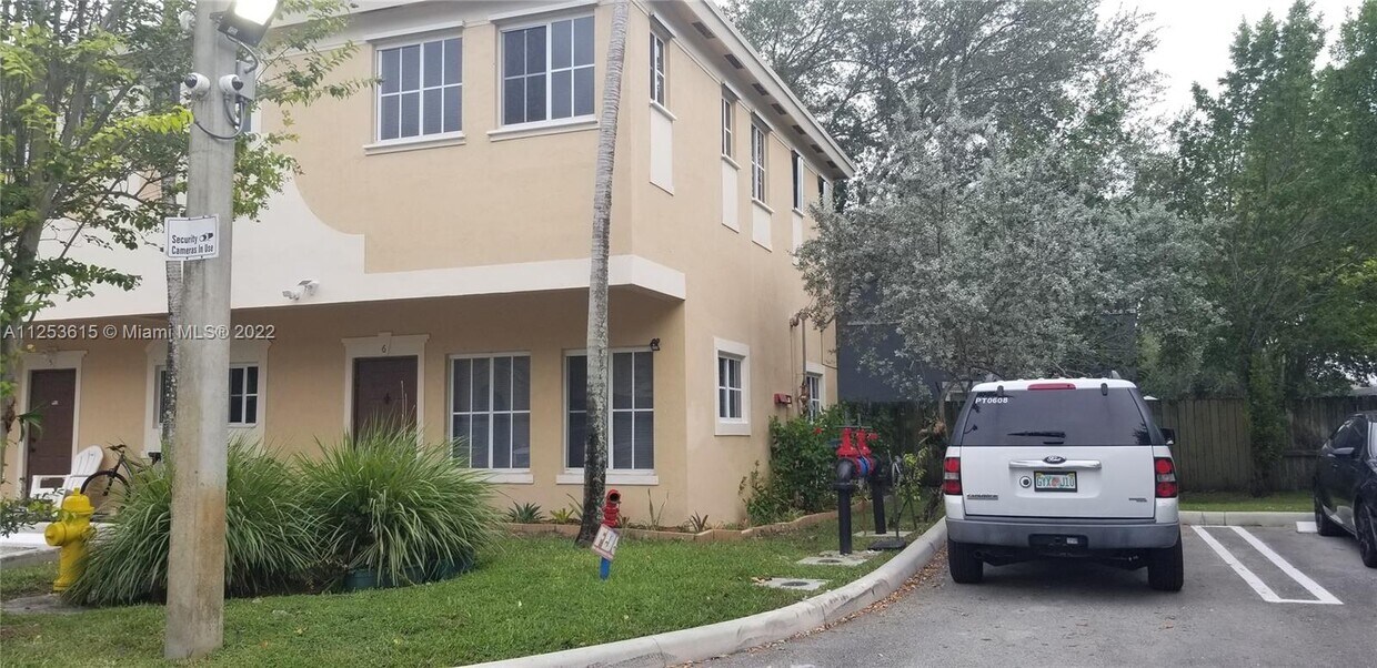 Primary Photo - 3928 SW 52nd Ave