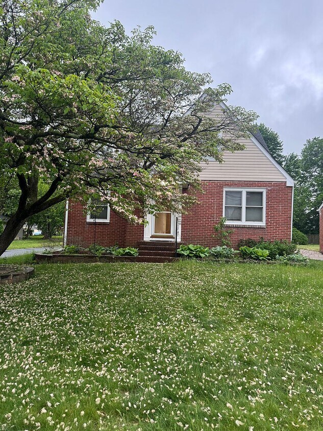 Foto principal - 1747 W McGalliard Ave