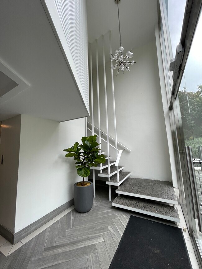 Foto del edificio - 333 S Reeves Dr