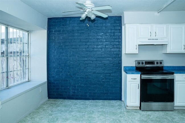 Building Photo - 12823 High Star Dr