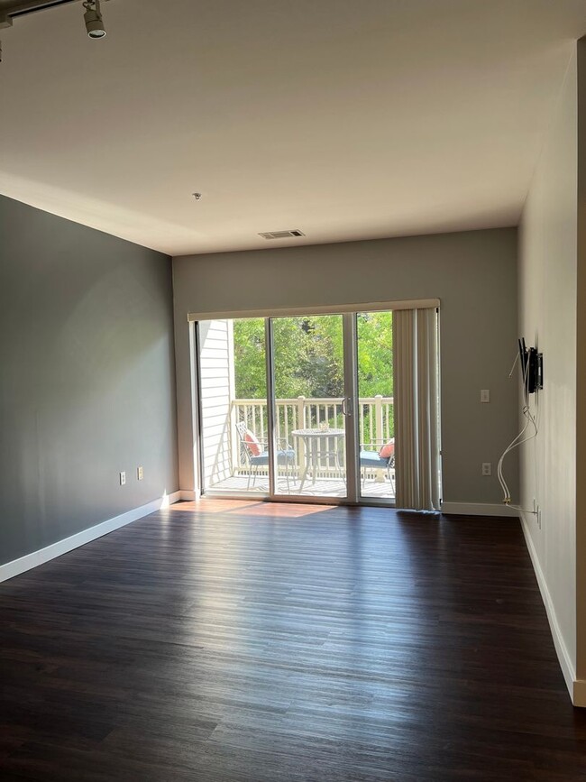 Foto del edificio - 1 BD/1BA + Den Condo in Silver Spring