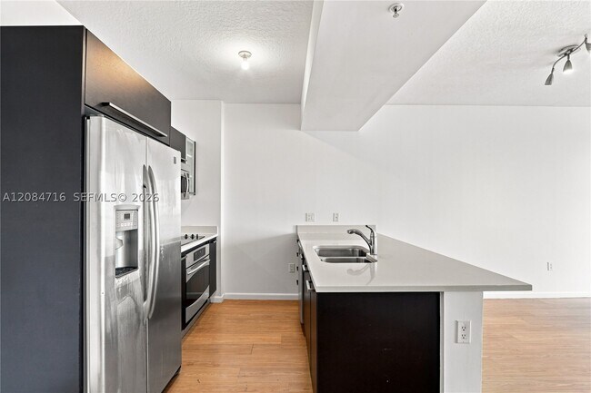 Foto del edificio - 333 NE 24th St