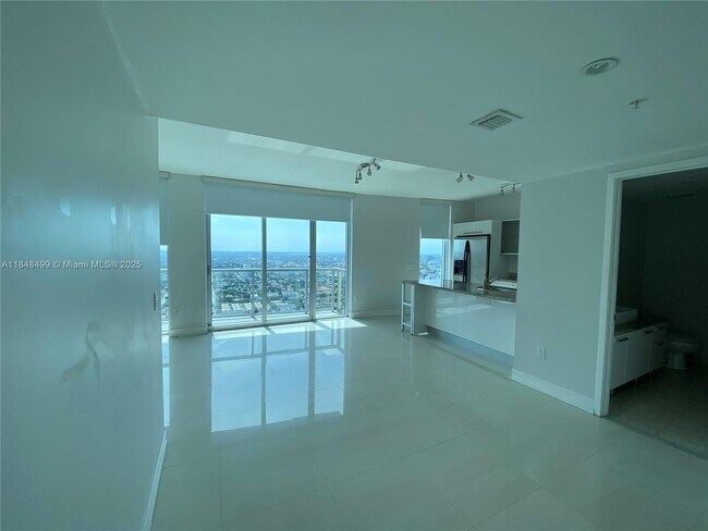 Foto del edificio - 185 SW 7th St