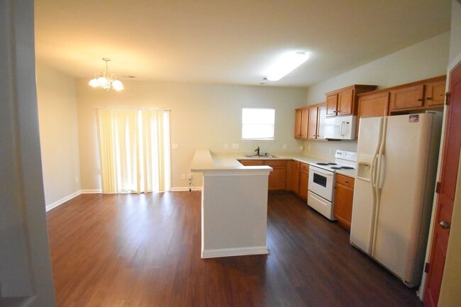 Building Photo - Beautiful 3BR 2.5BA Home w/ Community Pool Access in Calloway Glen