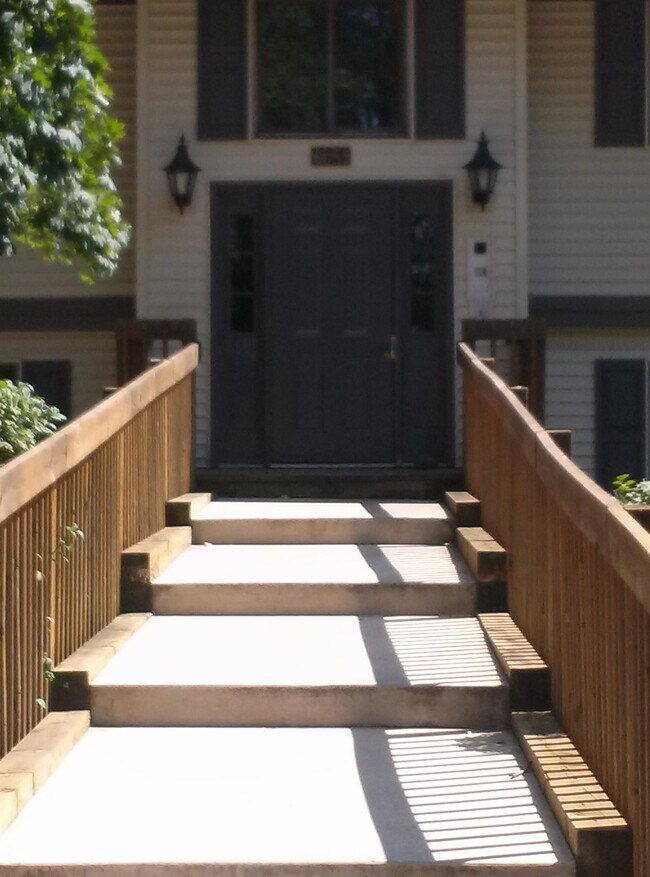 Foto del edificio - 6081 Danford Creek Dr