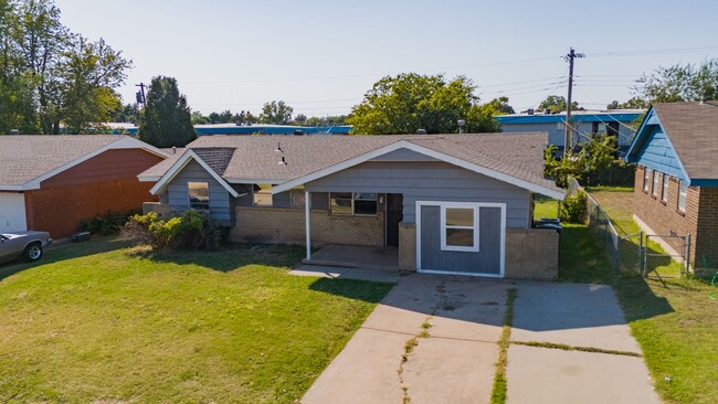 Building Photo - Beautifully Updated 4-Bedroom Home with Qu...