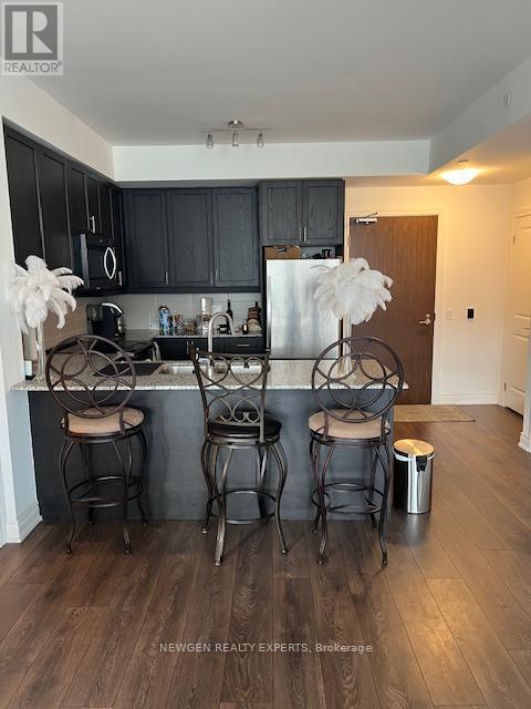 Building Photo - 1050 Main St E