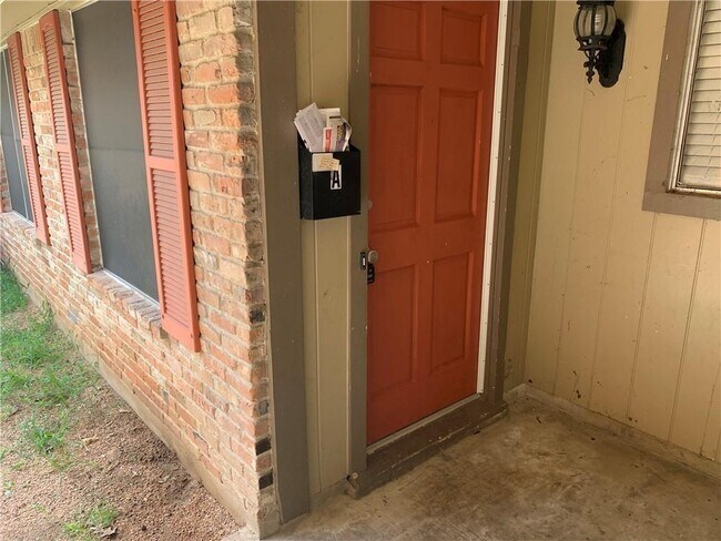 Foto del edificio - 7208 Creekside Dr