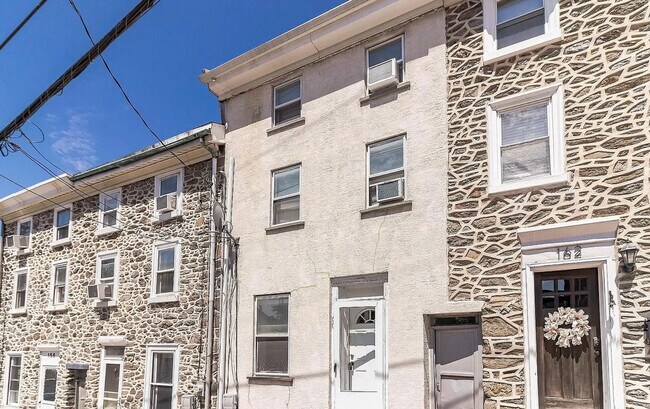 Foto del edificio - 160 Roxborough Ave