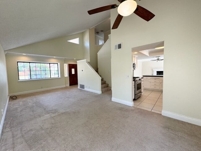 Building Photo - Please contact Vaughn Realty to set up an ...