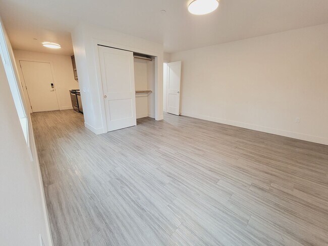 Building Photo - L0478-353 FAILING