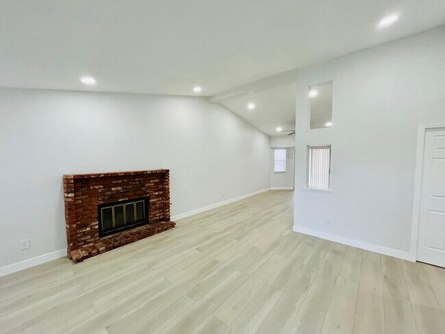 Foto del edificio - 1532 Michelle Ave
