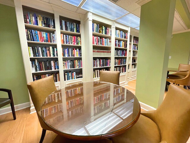 BIBLIOTECA DE PRÉSTAMO - Presbyterian Apartments