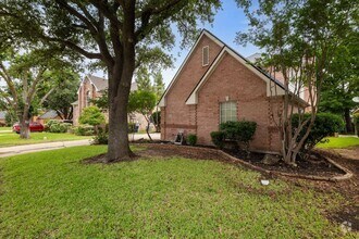 Building Photo - 5910 Spring Hill Dr