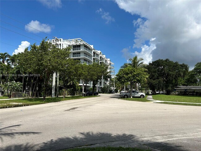 Foto del edificio - 13705 NE 20th Pl