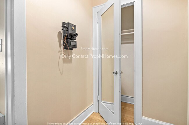 Building Photo - Classic Nob Hill Studio with Courtyard + G...