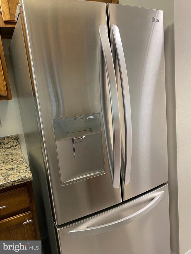 Foto del edificio - 5735 Rowanberry Dr