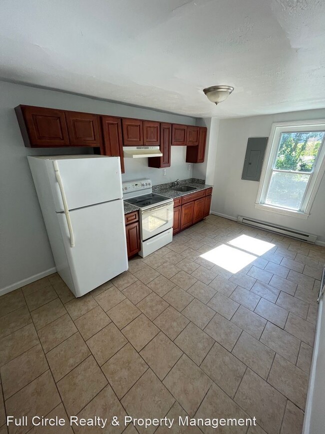 Building Photo - 2 br, 1 bath House - 154 Chestnut Street E...