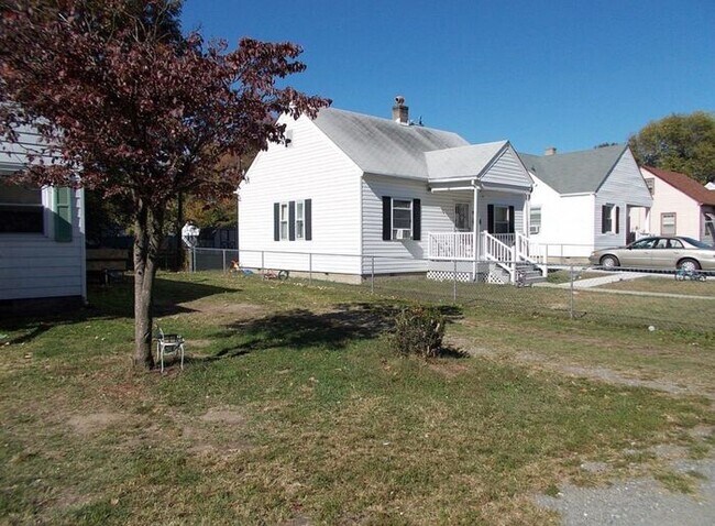 Foto del edificio - 4BR SFR w/ Fenced Yard in Richmond (23224)