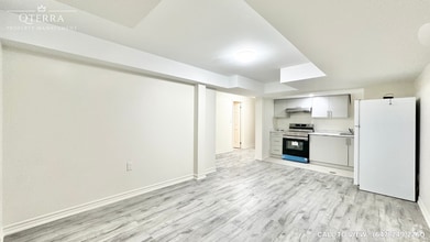 Building Photo - 643 Fleetwood Dr