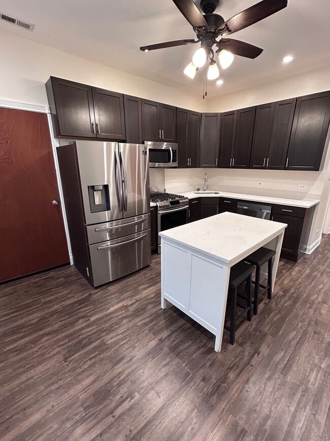 Building Photo - 2336 W Thomas St