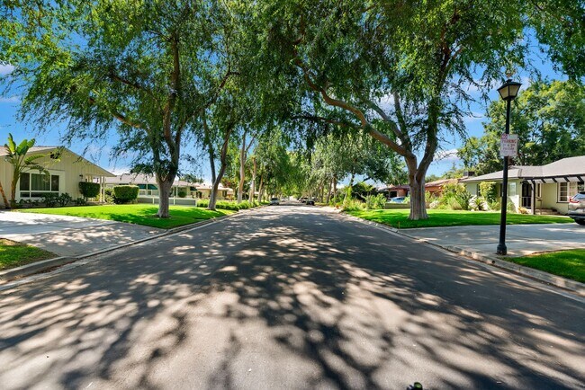 Foto del edificio - Stunning Riverside Home for Rent- Solar, E...