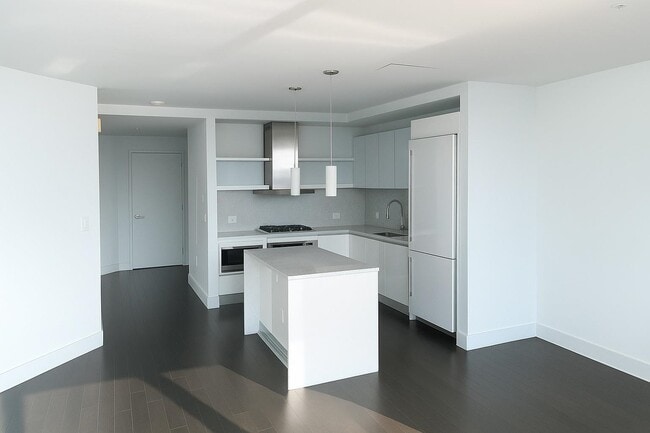 Building Photo - 77 Hudson St