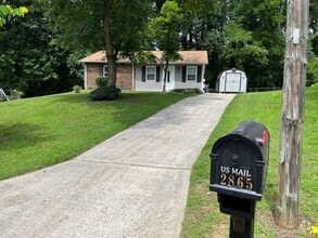 Building Photo - 2865 Aztec Ct