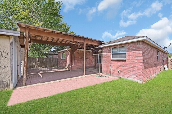 Building Photo - 5518 Rio Ramos St