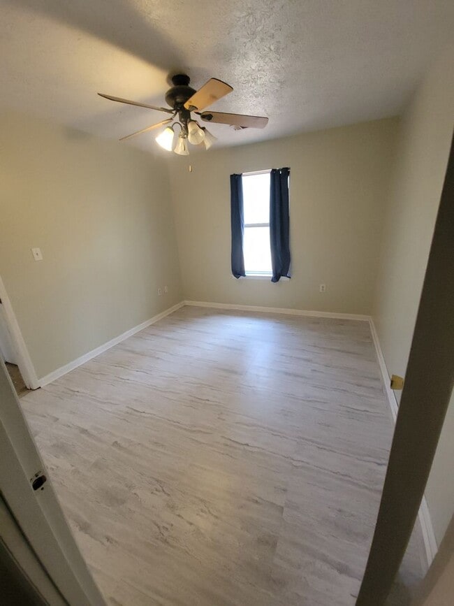 Building Photo - 2 bedroom/1 bath duplex in Pike Co