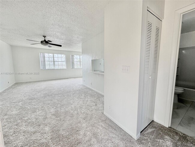 Foto del edificio - 8734 SW 3rd St