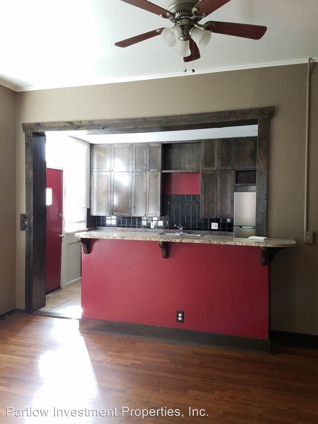 Foto del edificio - 826-828 700 E