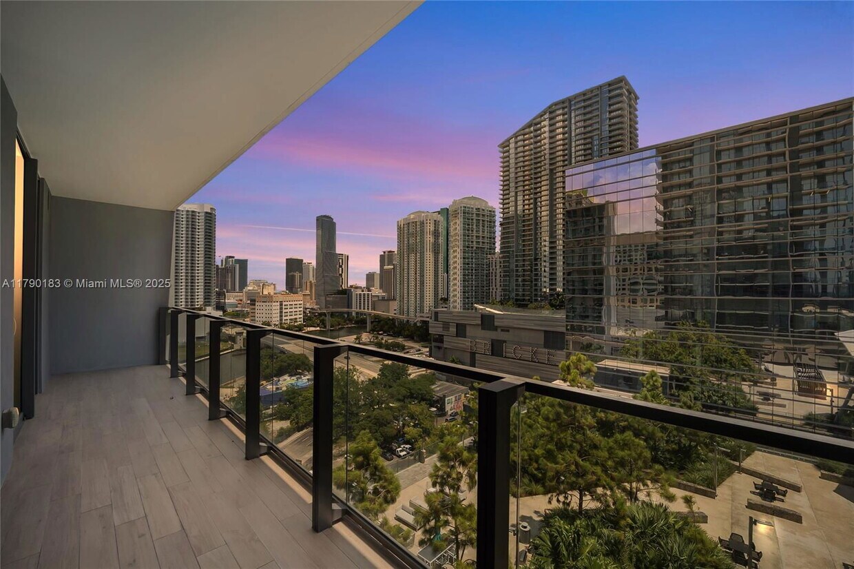 Foto principal - 88 SW 7th St