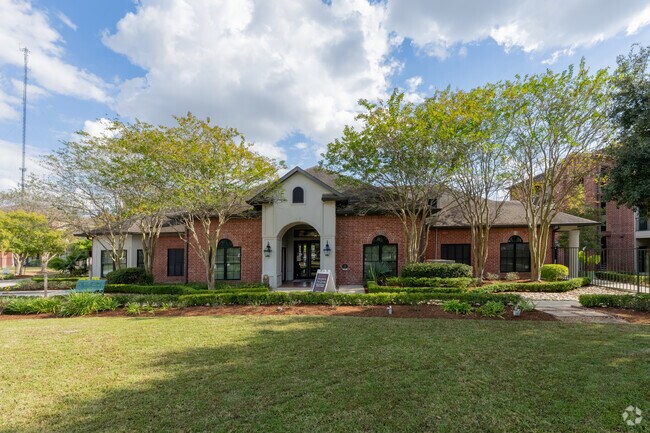 Oficina de arrendamiento - Turnberry Place Apartments