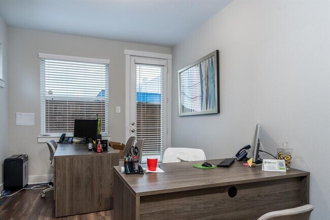 Foto del edificio - 709 Strawberry Pines Ct
