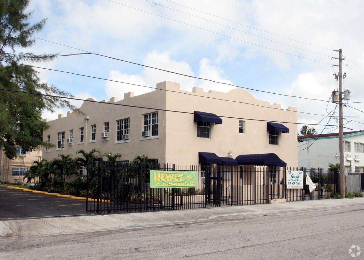 Building Photo - 555 NE 61st St