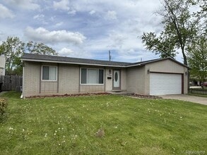 Building Photo - 11853 Plumbrook Rd
