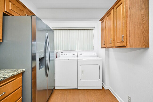 Foto del edificio - 5455 Twin Lakes Dr