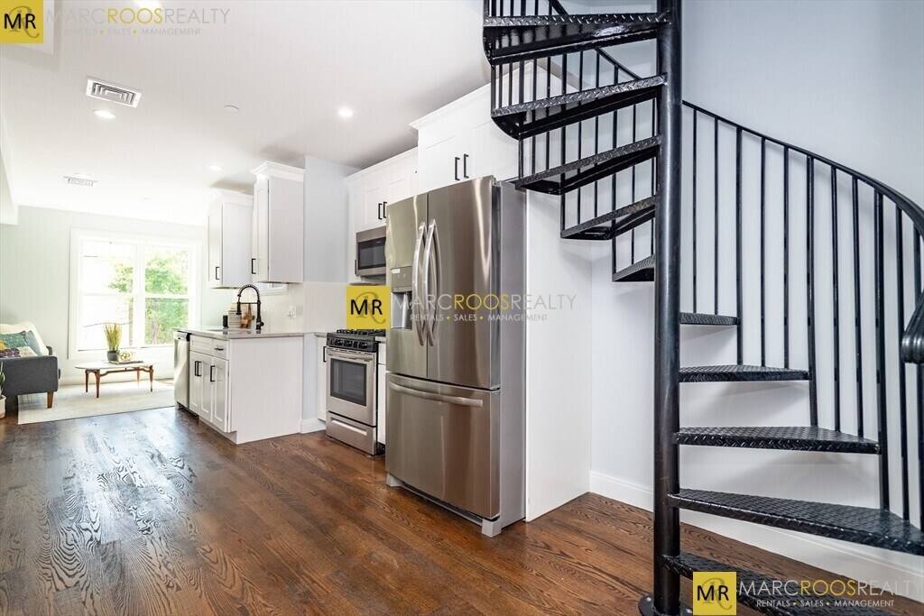 Primary Photo - 223 Paris St
